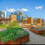 Barcode Luxurious Apartment, Prime Location アパート *