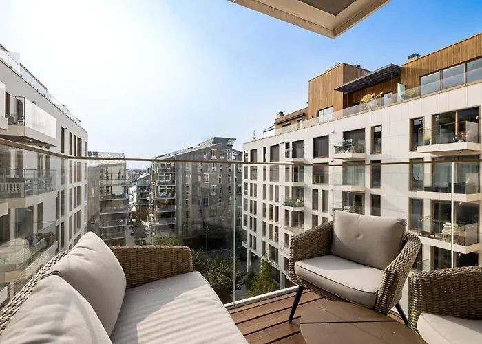 Barcode Luxurious Apartment, Prime Location