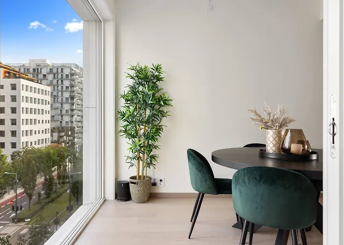 Barcode Luxurious Apartment, Prime Location