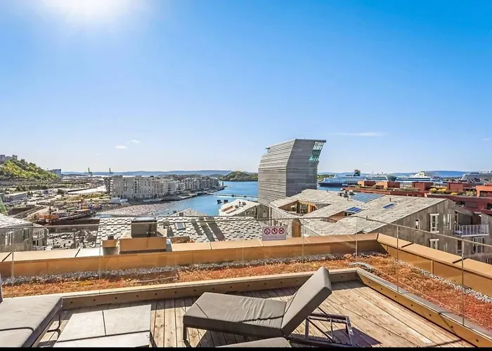 Barcode Luxurious Apartment, Prime Location Apartment *