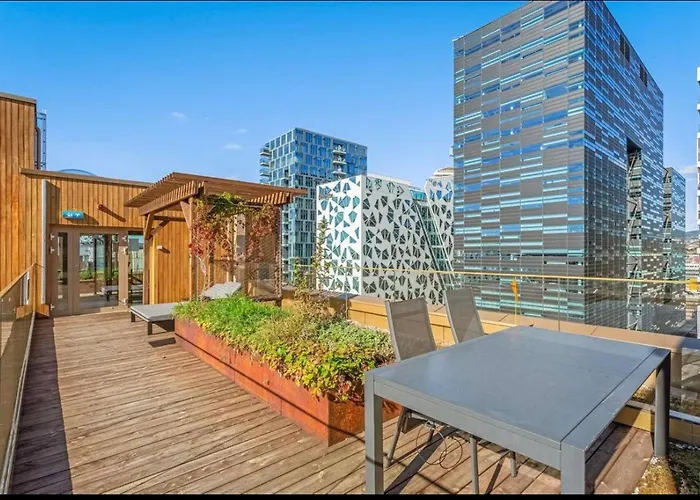 Barcode Luxurious Apartment, Prime Location 아파트 *
