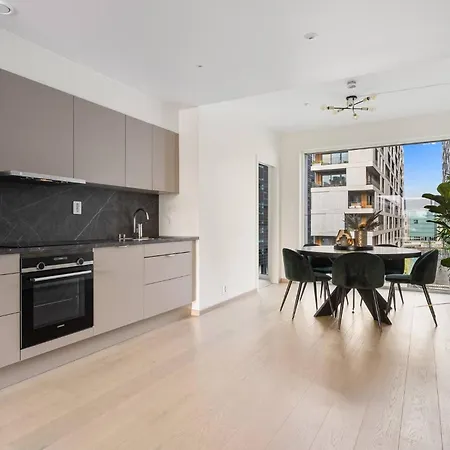 Barcode Luxurious Apartment, Prime Location Apartment *